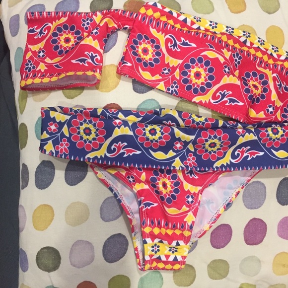 Last one Medium👙Graphic Print Off-shoulder Bikini - Picture 4 of 6